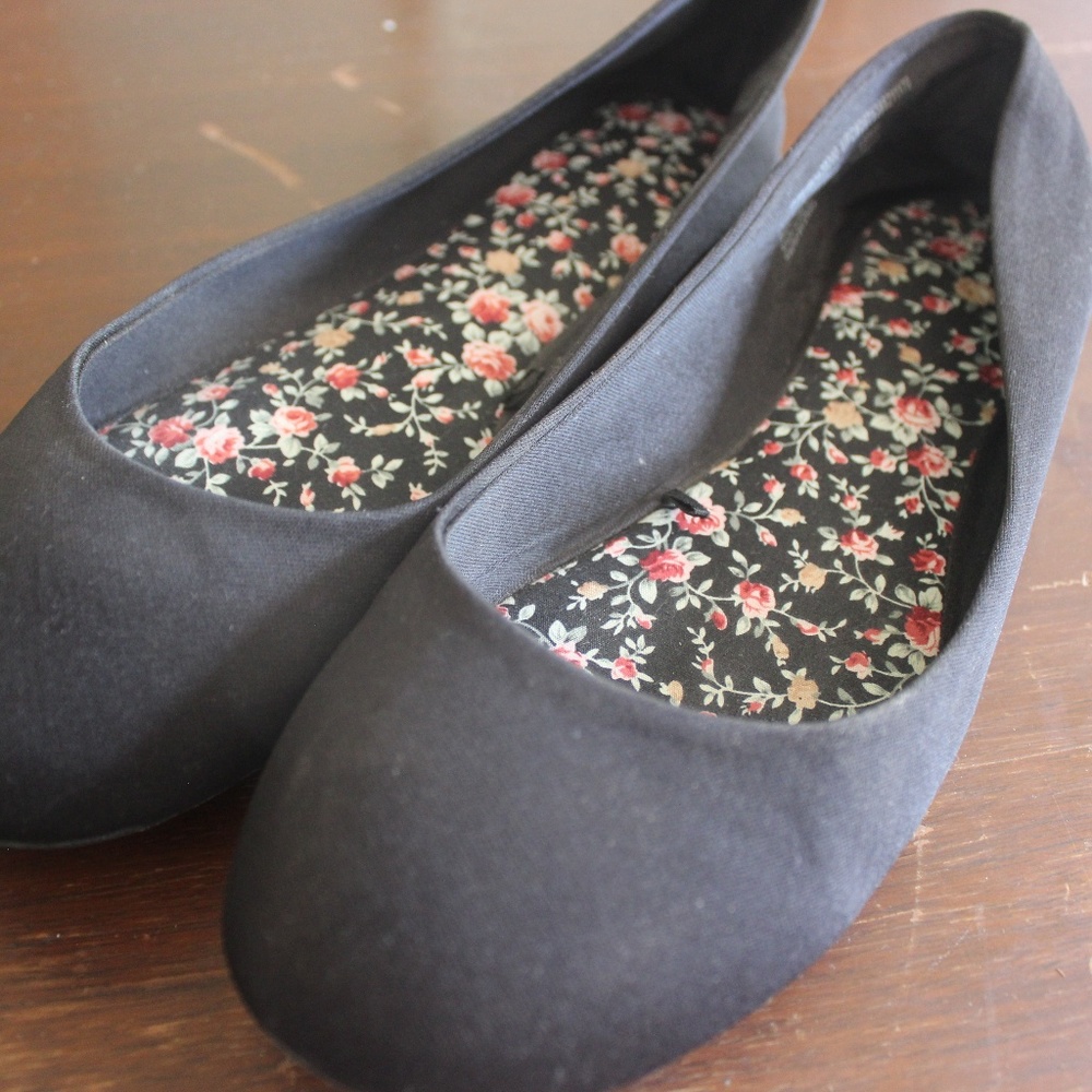 Time and Tru Women's Basic Ballet Flat  shoe